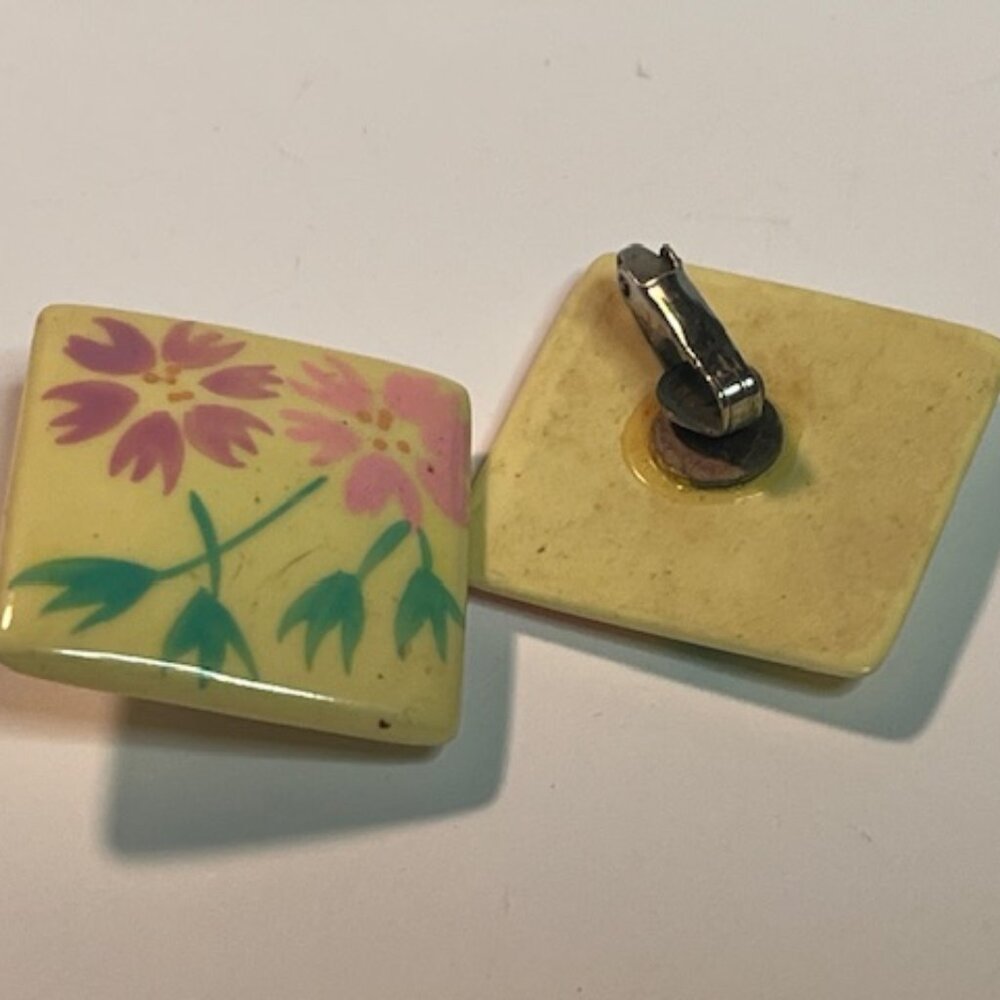 VTG Yellow Square Floral Clip On Earrings Lightweight Hand Painted Retro 1"